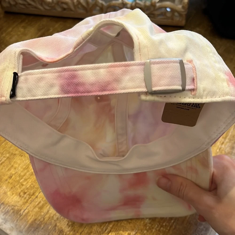 NWT VS Victorias Secret Pink Adjustable Baseball Hat
Cap Pink Daisy Tie Dye - Picture 3 of 9